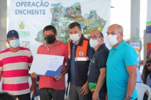 Imagem da notícia - Governador Wilson Lima leva Auxílio Estadual Enchente para população de Careiro da Várzea