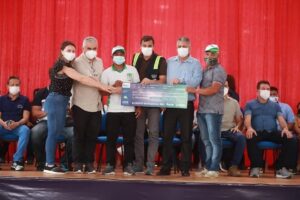 Imagem da notícia - Wilson Lima entrega equipamentos que beneficiarão mais de 200 famílias em São Paulo de Olivença