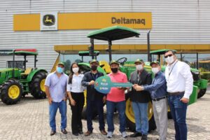Imagem da notícia - Afeam entrega trator e garante apoio contínuo ao agronegócio do estado.