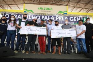 Imagem da notícia - Wilson Lima inaugura Feira da ADS, libera crédito e repassa fomento a associações sociais e rurais de Tefé