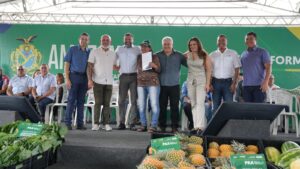 Imagem da notícia - Afeam entrega carta de remissão de dívidas e concede crédito rural